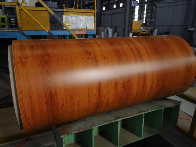 últimas noticias de la compañía sobre Aplicaciones y tendencias de desarrollo futuro de bobinas de aluminio recubiertas de colores en la fabricación de puertas de casas 0