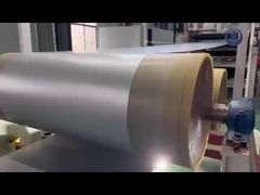 el color cubrió las bobinas de aluminio