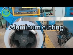 El corte de hojas de aluminio plano