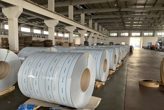 2500 mm de ancho Ultra Ancho Pre-pintado Placa de bobina de aluminio Super ancho recubrimiento bobina de aluminio utilizado para camión o carrocería de furgoneta