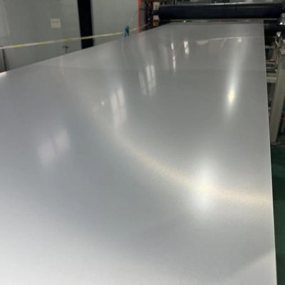 PE / PVDF / SMP bobina de aluminio recubierta de color para puerta de persiana de rodillo 1.00mm de espesor