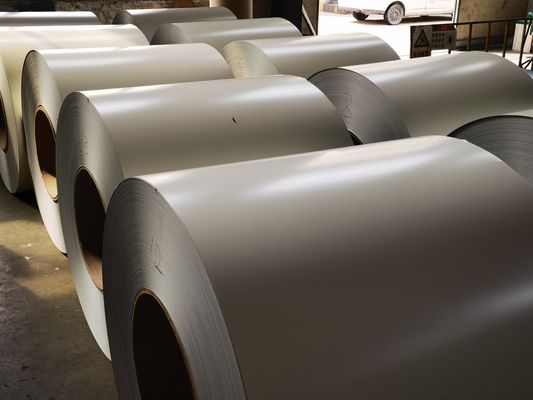 Aleación 3105 Ral 7047 PVDF recubrimiento de chapa de aluminio 24Gauge x 48' pre-pintado bobina de aluminio para techos y fachadas de edificios