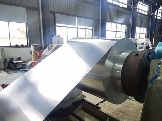 Hoja de aluminio recubierta de color para aplicaciones de bajo mantenimiento y resistentes a la intemperie
