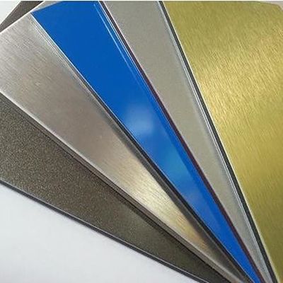 Dibujo de alambre de aluminio de aleación de bobina de aluminio de color acabado 5052 26 Gauge Hoja de aluminio prepintada para el panel de la puerta del refrigerador