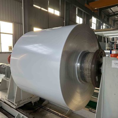Para cubierta de patio de 0,70 mm de espesor de aleación 3105 H24 22 calibre de color blanco de alto impacto bobina de aluminio pre-pintada con pintura Pvdf