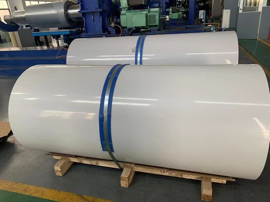 Aluminio de alto brillo Revestido de hoja blanca PE revestido de ancho 2600mm utilizado en Automoción