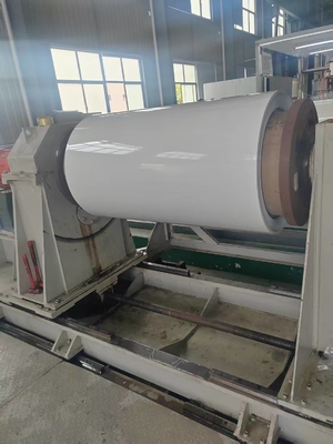 Lámina de aluminio recubierta de color Blanco / Negro Ral 9010 en bobina 3105 H24 para la fabricación de canalones o bajantes