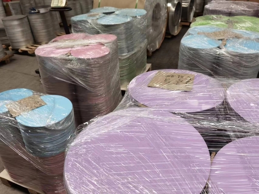 Aleación 1060 H24 Temperatura 0,70 mm Espesor 440 mm Diámetro Discos de aluminio prepintados Círculos de aluminio para señalización de fascia