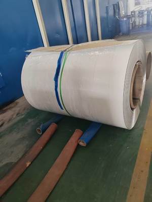 Para cubierta de patio Bobina de aluminio prepintada de alto impacto, calibre 3105 H24, 22, color blanco, aleación de 0,75mm de espesor, con pintura Pvdf